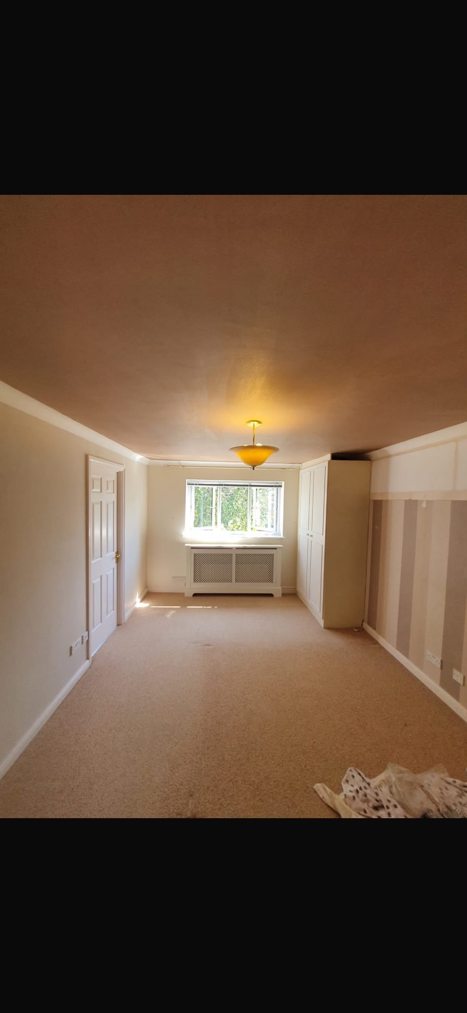 Room ceiling skimmed under pendant, after
