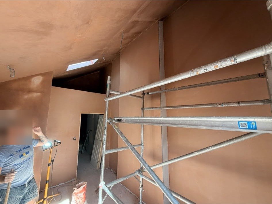 Extension ceiling skimmed from the scaffold, during