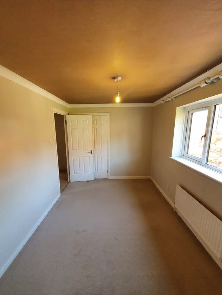 Bedroom ceiling and cornice finished, after