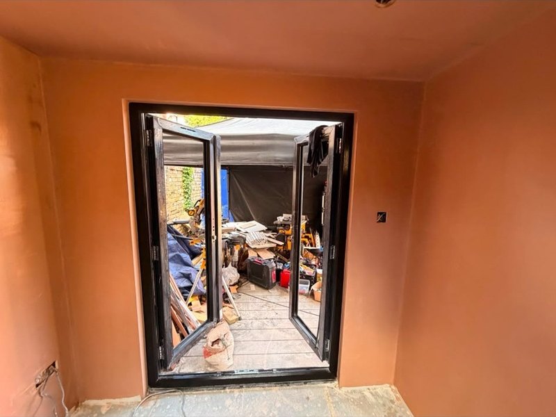 Extension skimmed through to the bifold doors, after