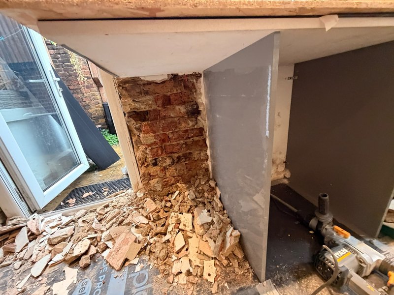 Kitchen units wall stripped angle, before