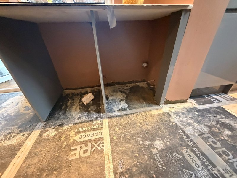 Kitchen units wall skimmed, after