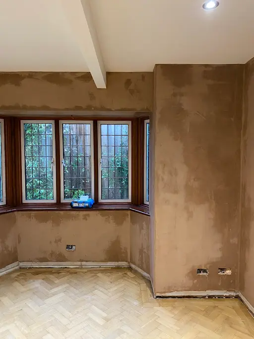 Bay window room skimmed wide, after